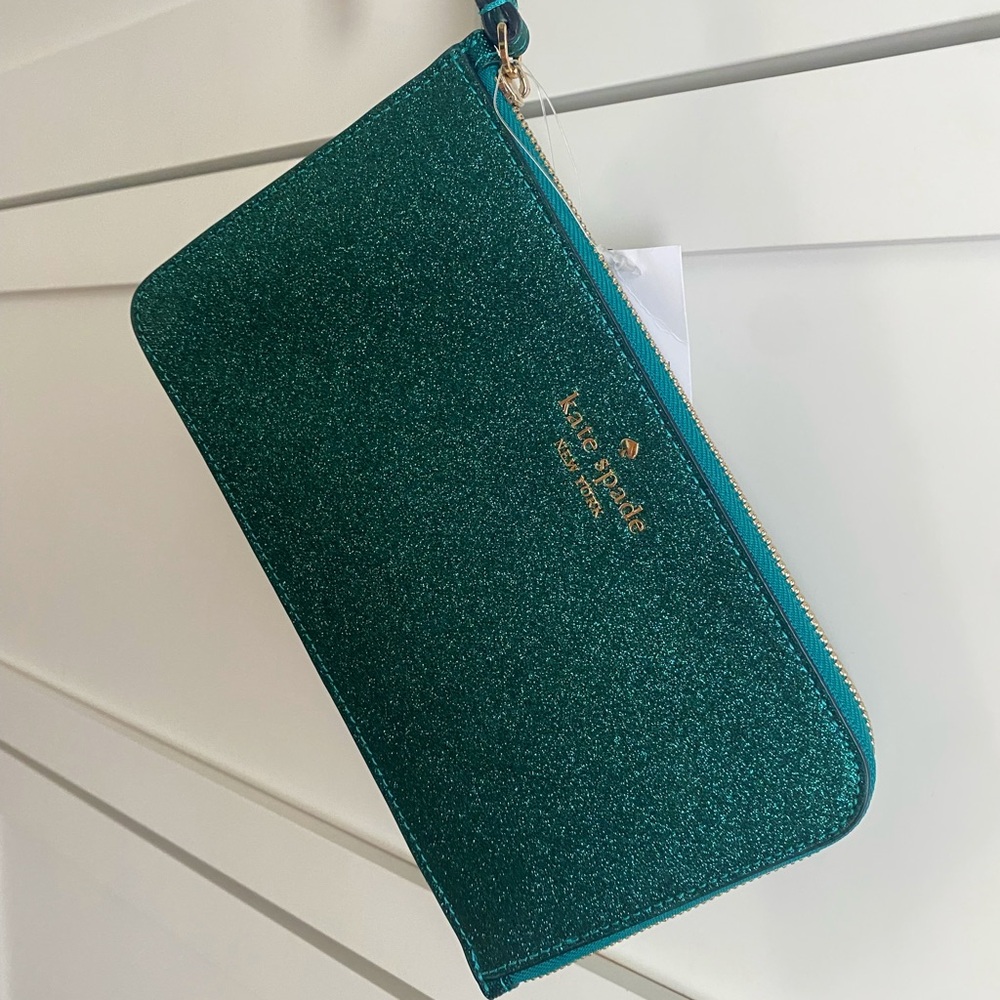 Kate Spade green glitter wristlet. NWT originally $139 USD